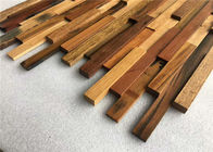 寄木細工の床の特徴の内部の木製の穀物の壁の羽目板のモザイク模様